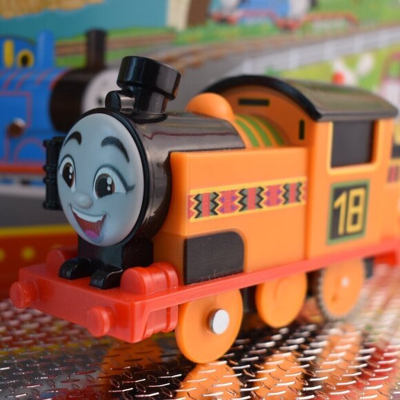 Nia 18 Trackmaster Orange Motorized Engine Train Thomas & Friends Working 2021 - Picture 4 of 7